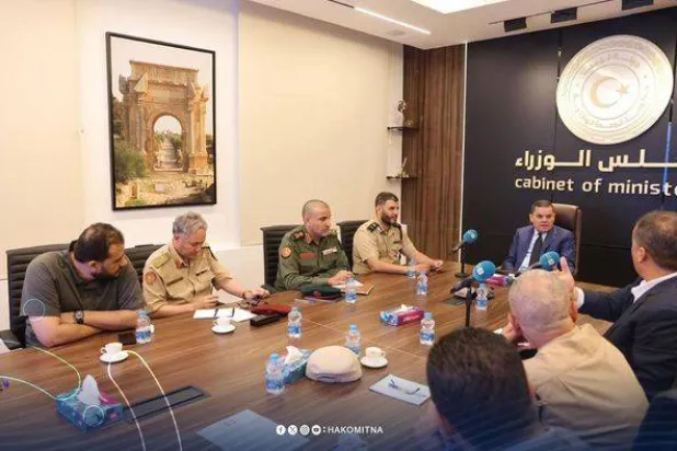 الدبيبة خلال اجتماع أمني وعسكري لمراجعة ترتيبات فتح المعبر مع تونس (حكومة الوحدة)