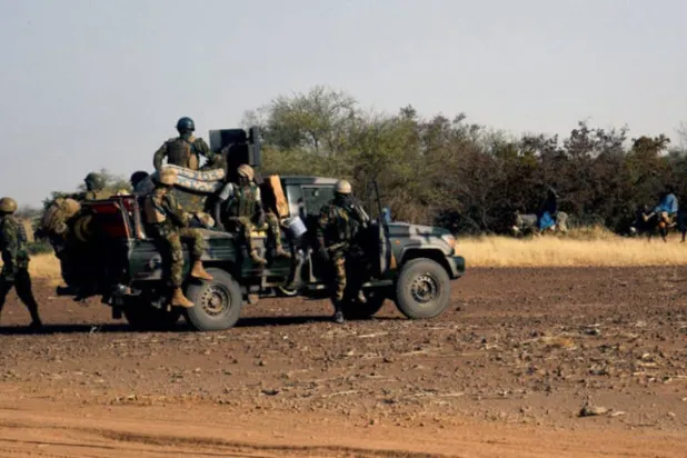سرية من القوات الخاصة المناهضة للمتشددين في منطقة تيلابيري (غرب النيجر) حيث مسرح عمليات مميتة ضد المتطرفين المشتبه بهم منذ بداية العام (أ.ف.ب)