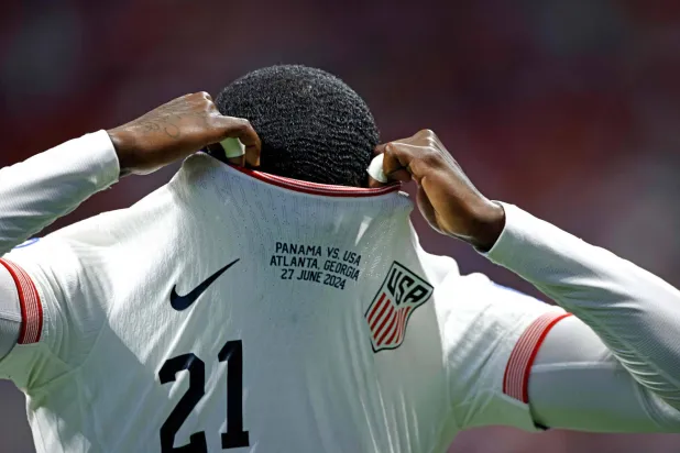 تيم ويه عانى من عنصرية أحد المشجعين عبر الإنترنت (أ.ف.ب)