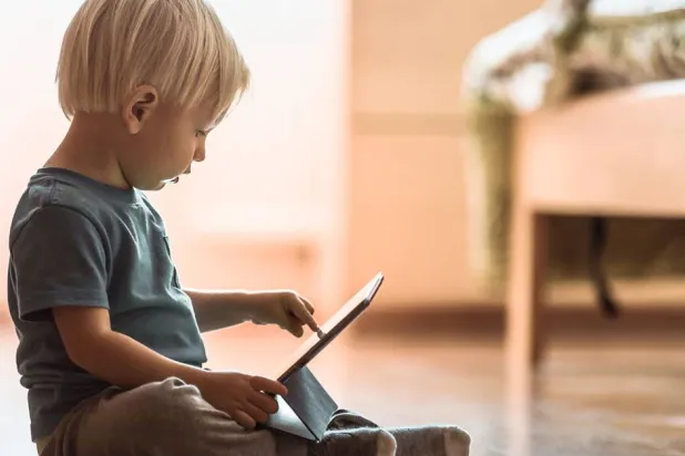 الهواتف الذكية تعوق قدرة الطفل على تنظيم مشاعره (جامعة كونكورديا)