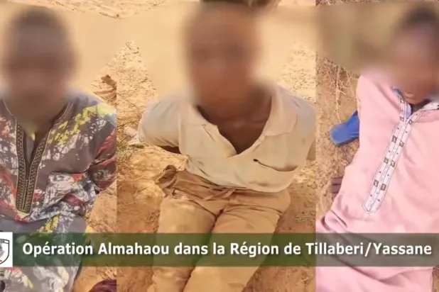 معتقلون في عملية مكافحة الإرهاب في النيجر (صور نشرها جيش النيجر من عمليته العسكرية ضد الإرهابيين)
