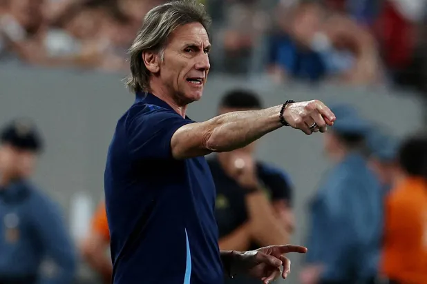 ريكارد غاريكا مدرب تشيلي (رويترز)