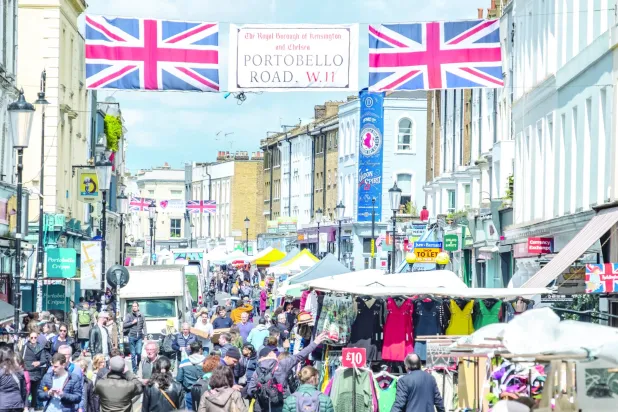 سوق بورتوبيلو تجد فيها الأنتيكات والطعام (شاترستوك)