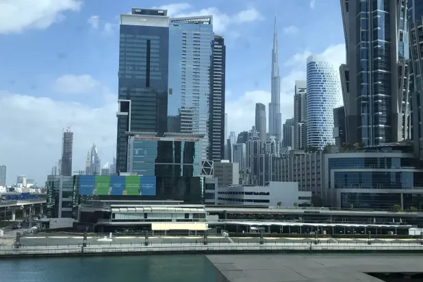 مدن بالخليج من بينها دبي تشهد درجات حرارة مرتفعة في الصيف (عبد الفتاح فرج)