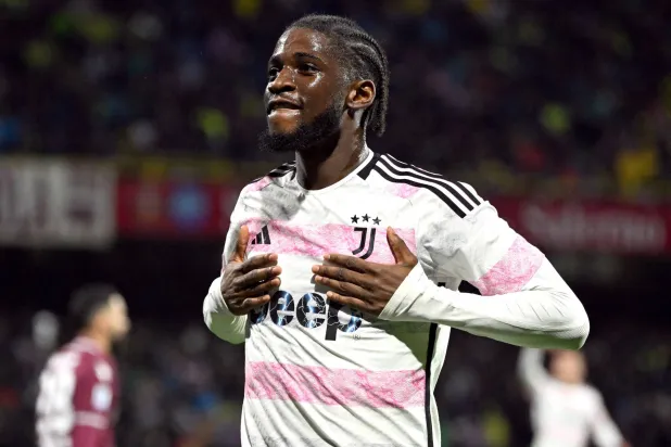 صامويل إيلينغ - جونيور من يوفنتوس إلى أستون فيلا (رويترز)