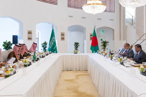 الأمير فيصل بن فرحان والدكتور حسن محمود رأسا جولة المشاورات في الرياض (الخارجية السعودية)