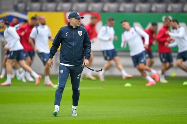 يوردانيسكو مدرب رومانيا (أ.ف.ب)