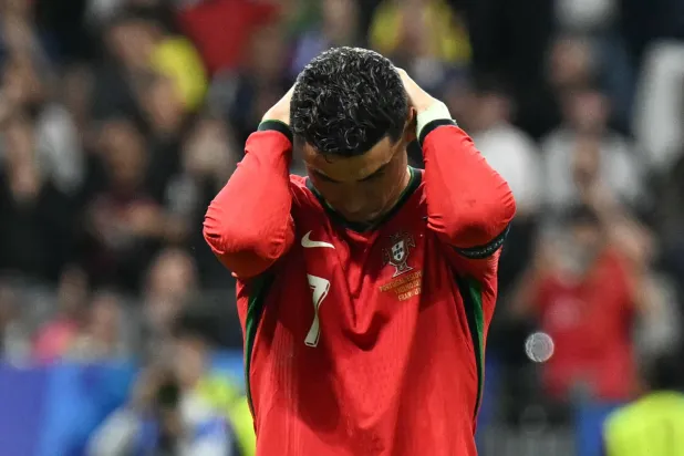 مشاعر رونالدو باتت حديث وسائل التواصل الاجتماعي (أ.ف.ب)