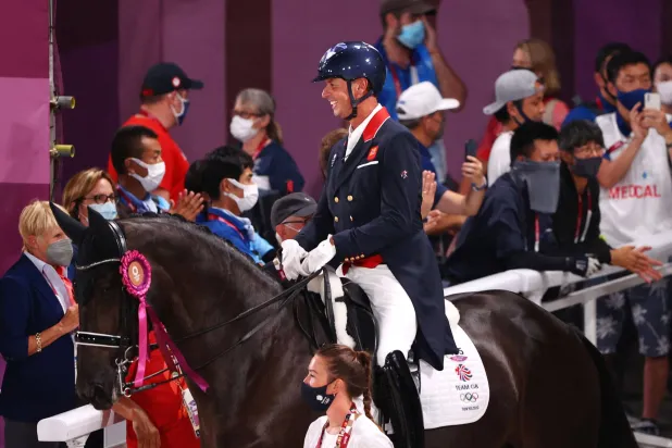 كارل هيستر خلال تحقيقه برونزية أولمبياد طوكيو 2020 (رويترز)