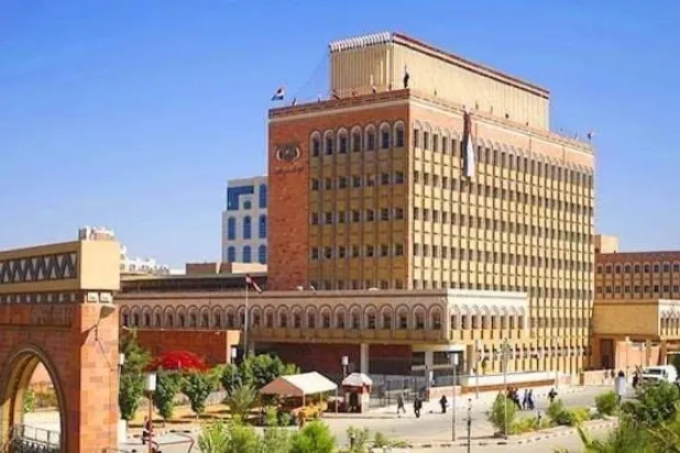 For the first time, the Houthis will face difficulties in financial transfers and foreign currency supply (local media)