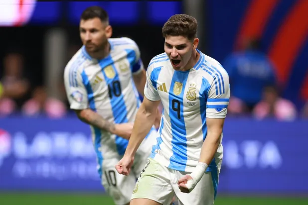 جوليان ألفاريز (أ.ف.ب)