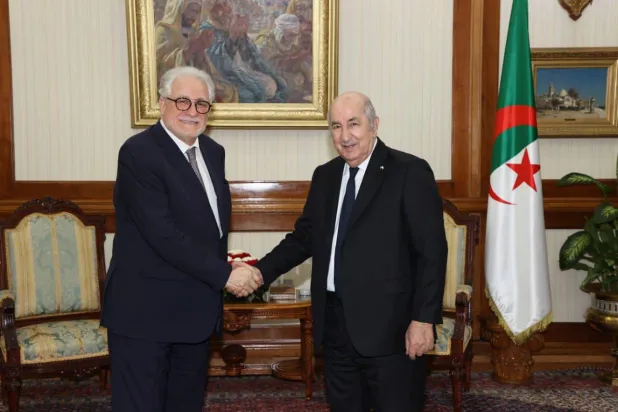 الرئيس الجزائري مستقبلاً عميد مسجد باريس بقصر الرئاسة في 10 يونيو 2024 (الرئاسة الجزائرية)