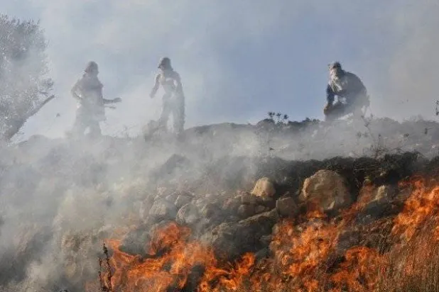 مستوطنون أحرقوا الأحد أراضي زراعية فلسطينية في بلدة عصيرة القبلية شمال الضفة الغربية المحتلة (وفا)