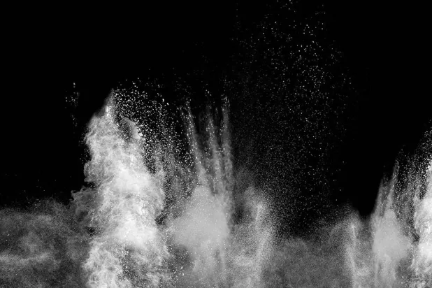 الأسبستوس يشكل خطراً على الحياة (أرشيفية - رويترز)