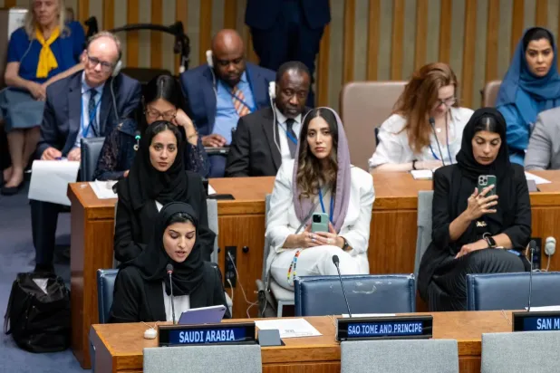 المشرف العام على الوكالة المساعدة لشؤون التنمية المستدامة في وزارة الاقتصاد والتخطيط هاجر القصير خلال حديثها للحضور (الشرق الأوسط)