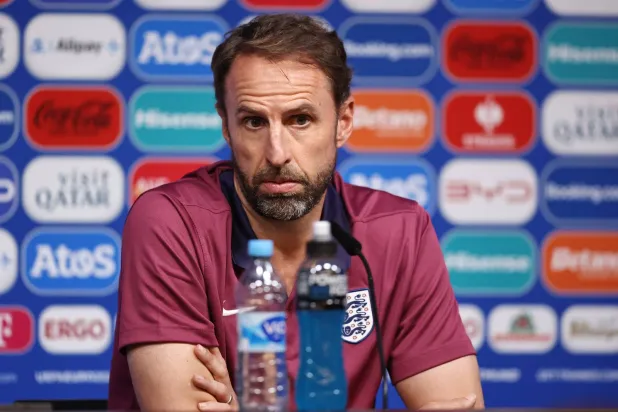 غاريث ساوثغيت مدرب منتخب إنجلترا خلال المؤتمر الصحفي (د.ب.أ)