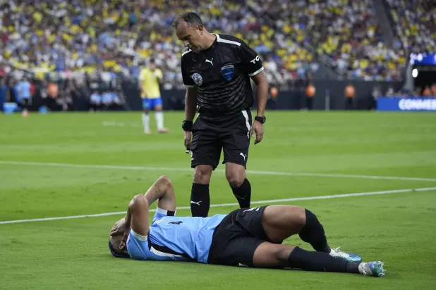 قلب دفاع الأوروغواي رونالد أراوخو (أ.ب)