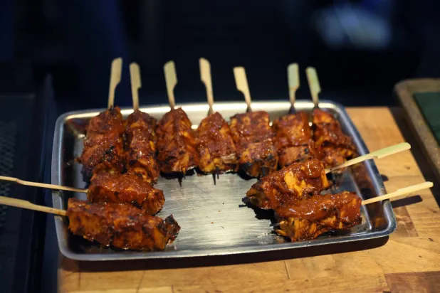 طبق من الدجاج (رويترز)