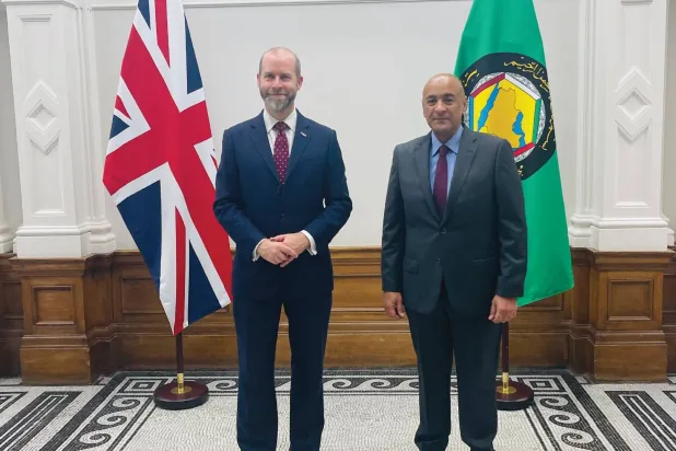 جاسم البديوي لدى لقائه جوناثان رينولدز في لندن (مجلس التعاون)