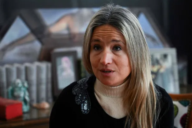 قالت رومانو إن موكلتها تعرضت للضرب الوحشي وحبسها في غرفة فندق من قبل لاعبين فرنسيين (أ.ف.ب)