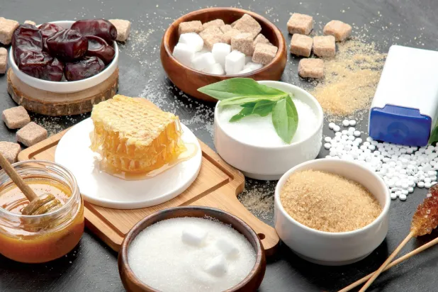 9 حقائق عن تناول السكر الطبيعي والمُحلّيات الصناعية