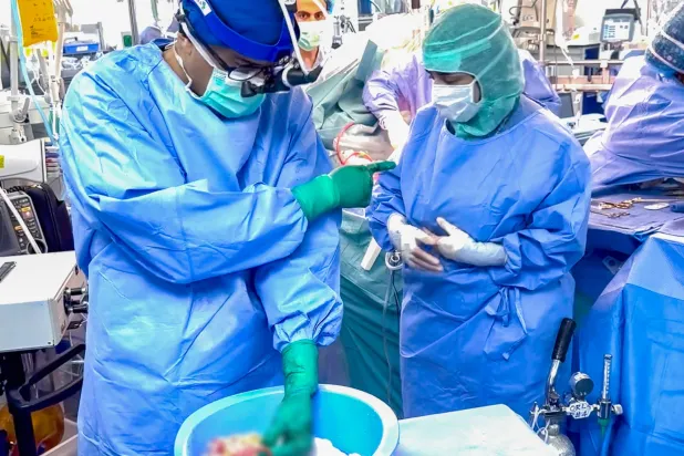 يعد الوقت عاملاً حاسماً في نجاح عمليات زراعة القلب وفقاً للمعايير الطبية (الشرق الأوسط)