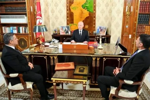 الرئيس التونسي قيس سعيد في اجتماع جديد قبل يومين حول الملف الأمني مع وزير الداخلية خالد النوري وكاتب الدولة للأمن سفيان بالصادق (صفحة رئاسة الجمهورية التونسية)