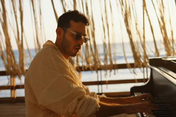 يحضّر لعمل موسيقي جديد «بيانو كونشرتو 2» (عمر الرحباني)