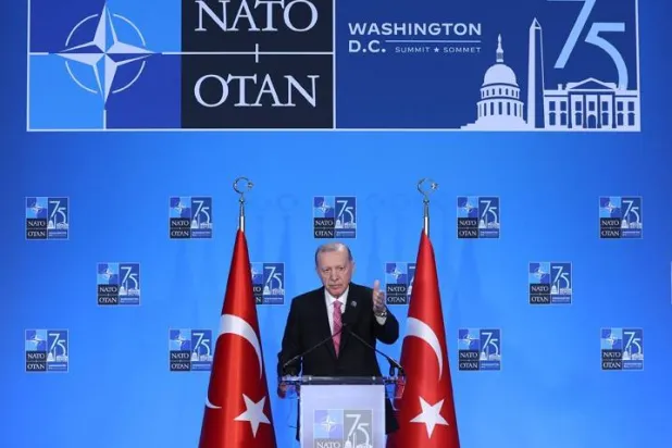 إردوغان خلال مؤتمر صحافي في ختام قمة «ناتو» بواشنطن (الرئاسة التركية)