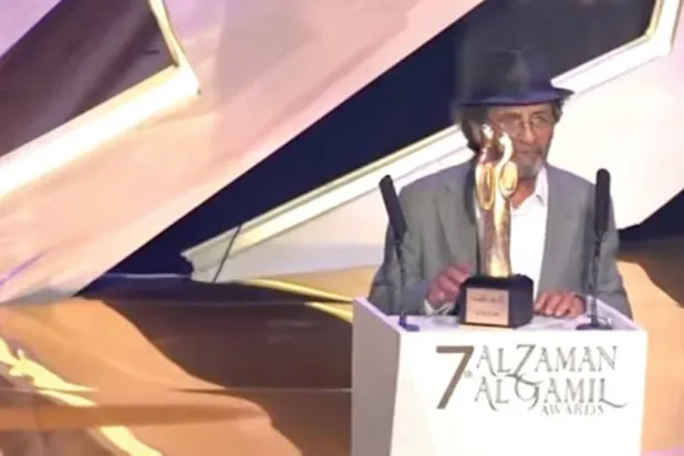 يتسلّم درعه التكريمية في مهرجان الزمن الجميل (جورج دياب)