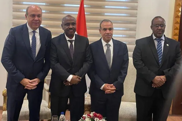 مصر تدشن خط طيران مباشراً إلى جيبوتي والصومال (وزارة الطيران المدني في مصر)