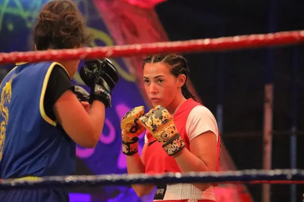 الفنانة دنيا سمير غانم في لقطة من فيلم «روكي الغلابة» (إنستغرام)