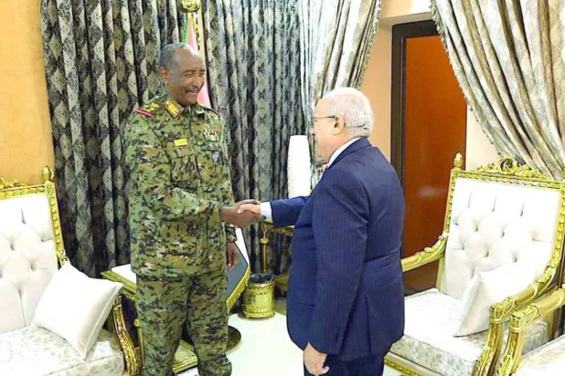 Sudan Egemenlik Konseyi Başkanı ve Ordu Komutanı Orgeneral Abdulfettah el-Burhan, Ocak ayında BM Sudan Özel Temsilcisi Ramtane Lamamra'yı kabul etti. (SUNA)