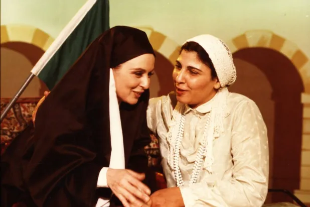 الفنانة سعاد حسني وأختها جنجاه (الشرق الأوسط)