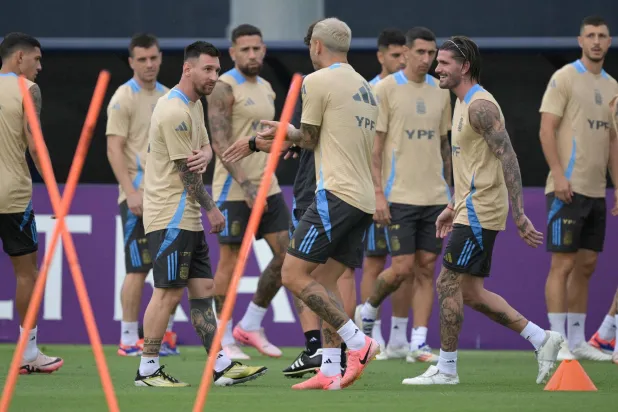 تسعى الأرجنتين لفضّ الشراكة مع الأوروغواي كأكثر المنتخبات فوزا باللقب القاري (أ.ف.ب)