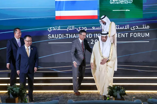 وزير الاستثمار السعودي ووزير الخارجية التايلاندي خلال المنتدى الاستثماري (تصوير: سعد العنزي)