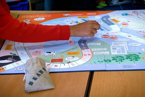 ألعاب الطاولة تُلعب على سطح مستوٍ مثل لوح خشبي أو ورقي (جامعة بليموث)