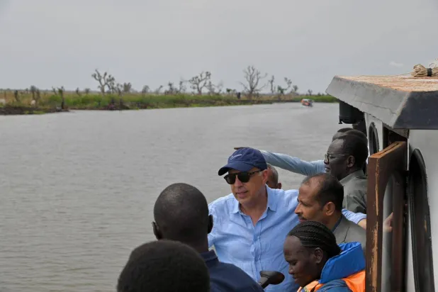 وزير الموارد المائية المصري هاني سويلم يدشن مشروع أعمال التطهيرات بمجرى بحر الغزال بجنوب السودان (وزارة الموارد المائية المصرية)