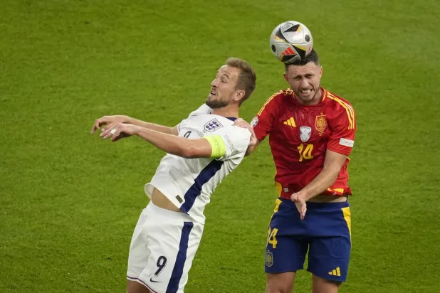 لابورت شكل سدا منيعا امام محاولات كين الهجومية في النهائي (أ.ب)