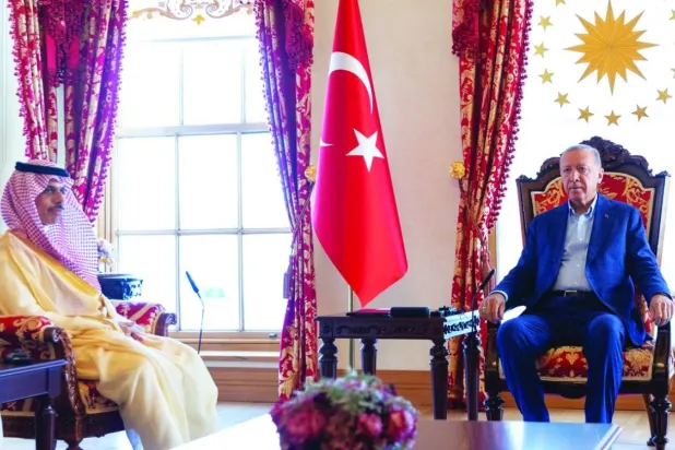 Cumhurbaşkanı Recep Tayyip Erdoğan İstanbul'da Suudi Arabistan Dışişleri Bakanı Prens Faysal bin Ferhan'ı kabul etti. (Suudi Arabistan Dışişleri Bakanlığı)