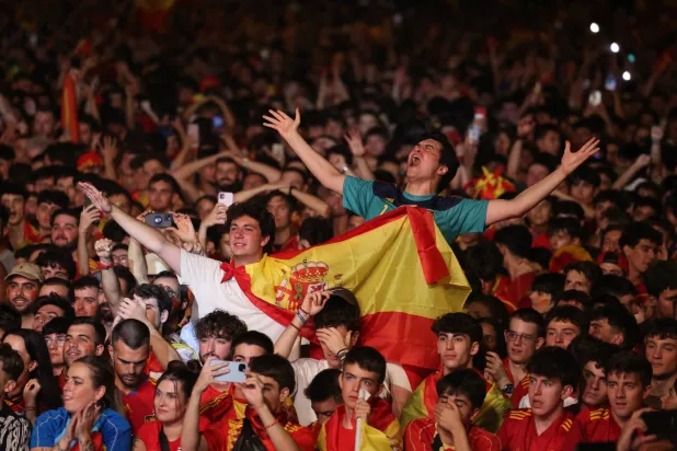 إسبانيا كانت بأكملها في فرحة حقيقية (رويترز)