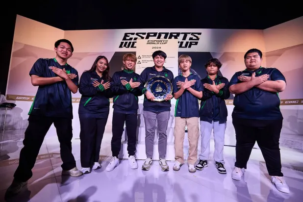 أصبح «فالكونز» أول فريق ينجح في تحقيق لقب بطولتين مختلفتين من أصل 4 بطولات أقيمت حتى الآن (الشرق الأوسط)