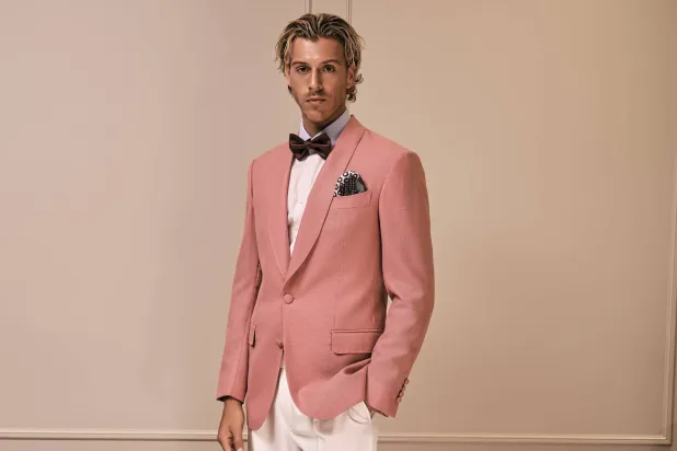 من مجموعة "عريس صيف 2024" للمصمّم اللبناني نمر سعادة (دار أزياء نمر سعادة)