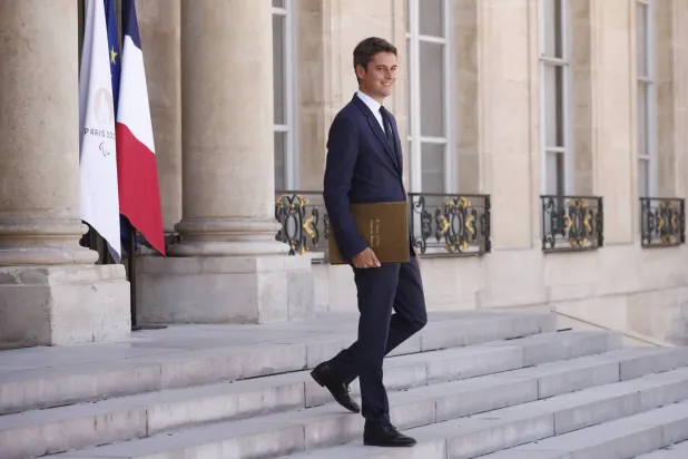 غابرييل أتال رئيس الحكومة الفرنسية المستقيل (إ.ب.أ)