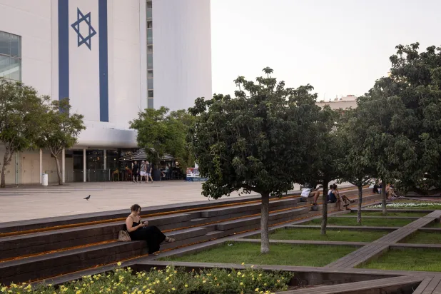 جهاز الأمن الداخلي الإسرائيلي يتهم إيران بالسعي إلى تجنيد إسرائيليين للقيام بمهام أمنية في الدولة العبرية (رويترز)