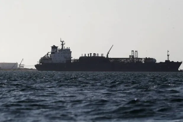 ناقلة حاويات أثناء مرورها في البحر الأحمر (أرشيفية - إ.ب.أ)