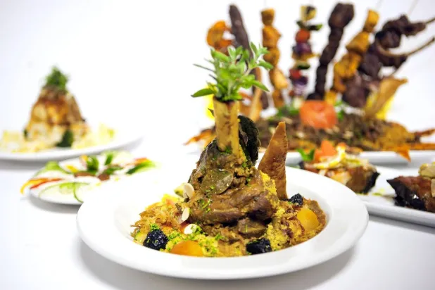 صورة لطاجين اللحم بالبرقوق المشهور في المغرب من بكسباي