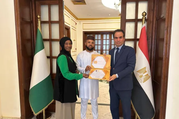 المسلماني يسلم رسالته إلى سوينكا للسفارة النيجيرية في القاهرة