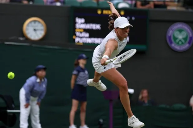 شفيونتيك خلال بطولة ويمبلدون الأخيرة حيث خرجت مبكراً (أ.ف.ب)