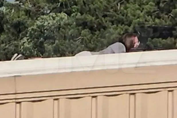 صورة نشرها موقع TMZ الأميركي يقترض أنها لماثيو كروكس قبيل إطلاق النار عليه 